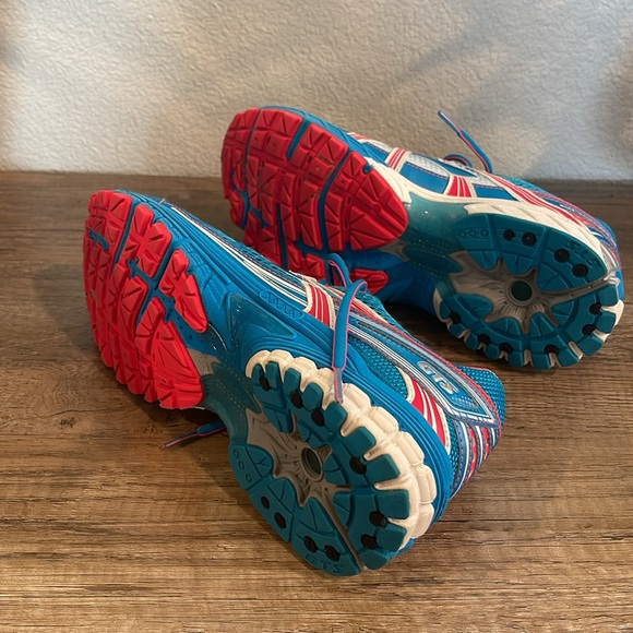 Brooks barely worn limited edition blue & pink that Pops! - Picture 4 of 6